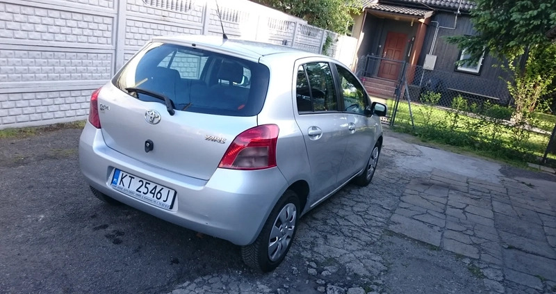 Toyota Yaris cena 15800 przebieg: 215700, rok produkcji 2006 z Tarnów małe 781